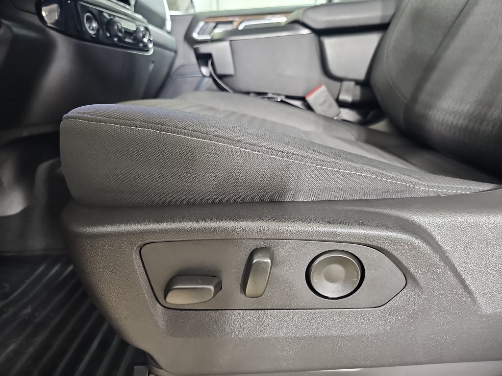 Certified 2024 Chevrolet Silverado 1500 LT AWD/4WD image 34