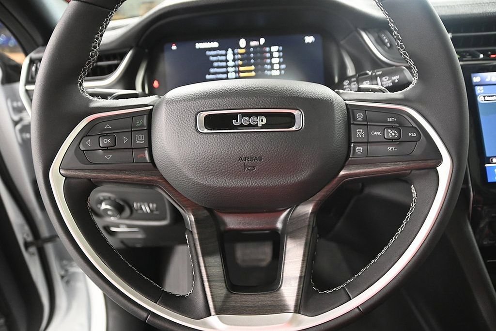 New 2025 Jeep Grand Cherokee L Limited w/ Black Appearance Package AWD/4WD image 13