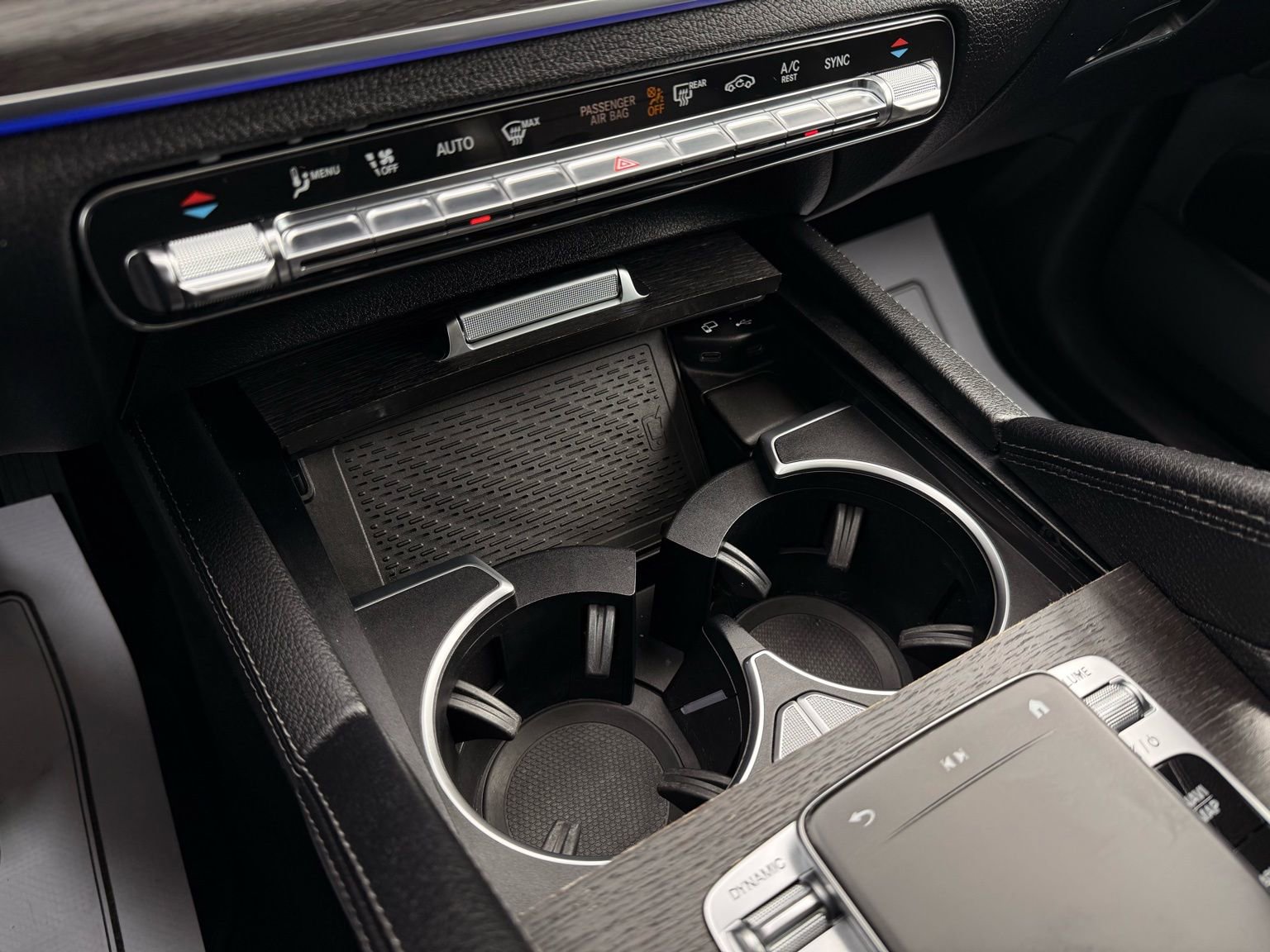 Used 2020 Mercedes-Benz GLE 350 4MATIC w/ Premium Package image 47