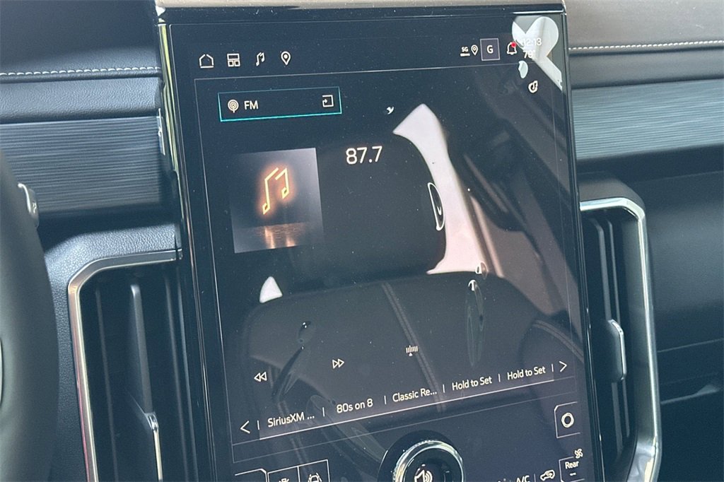 New 2025 GMC Acadia Elevation w/ Elevation Premium Package image 17