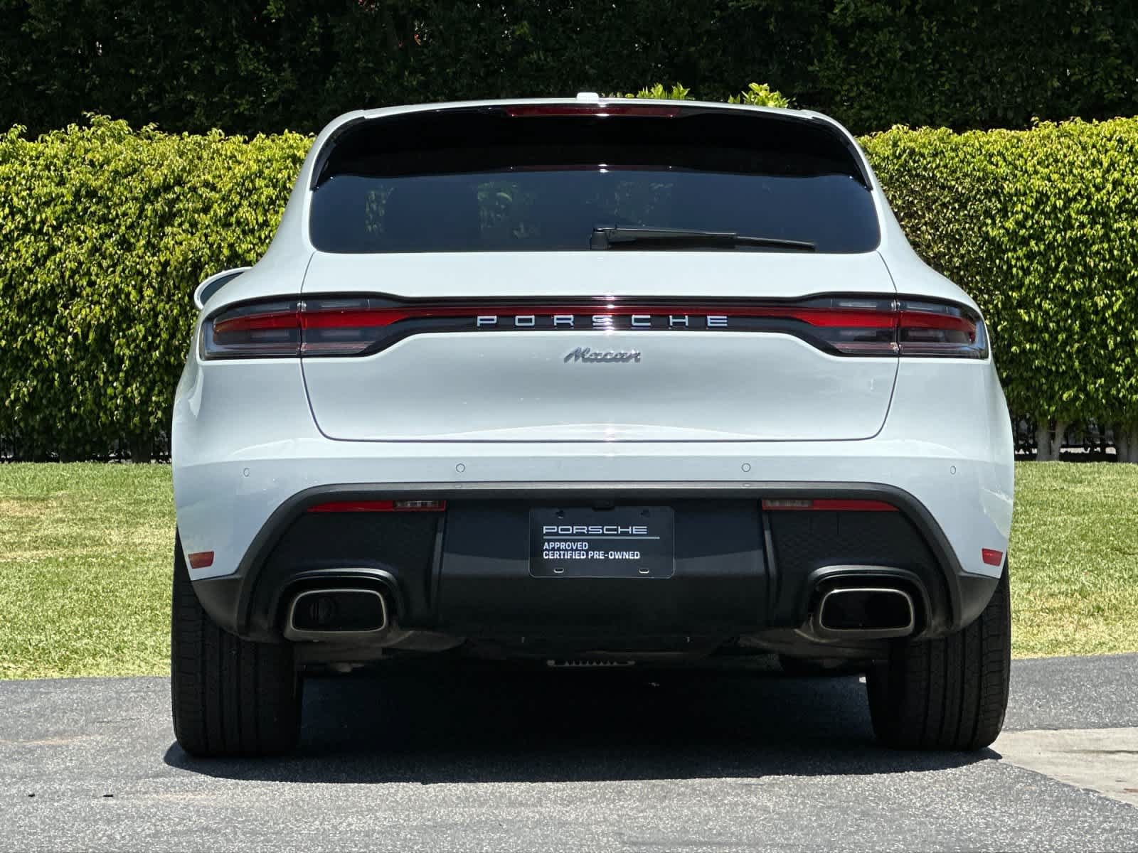 Certified 2025 Porsche Macan AWD/4WD image 7