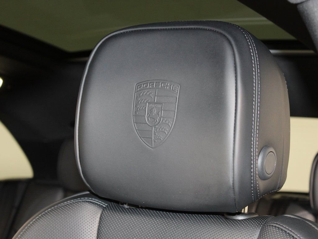 Certified 2026 Porsche Macan image 18