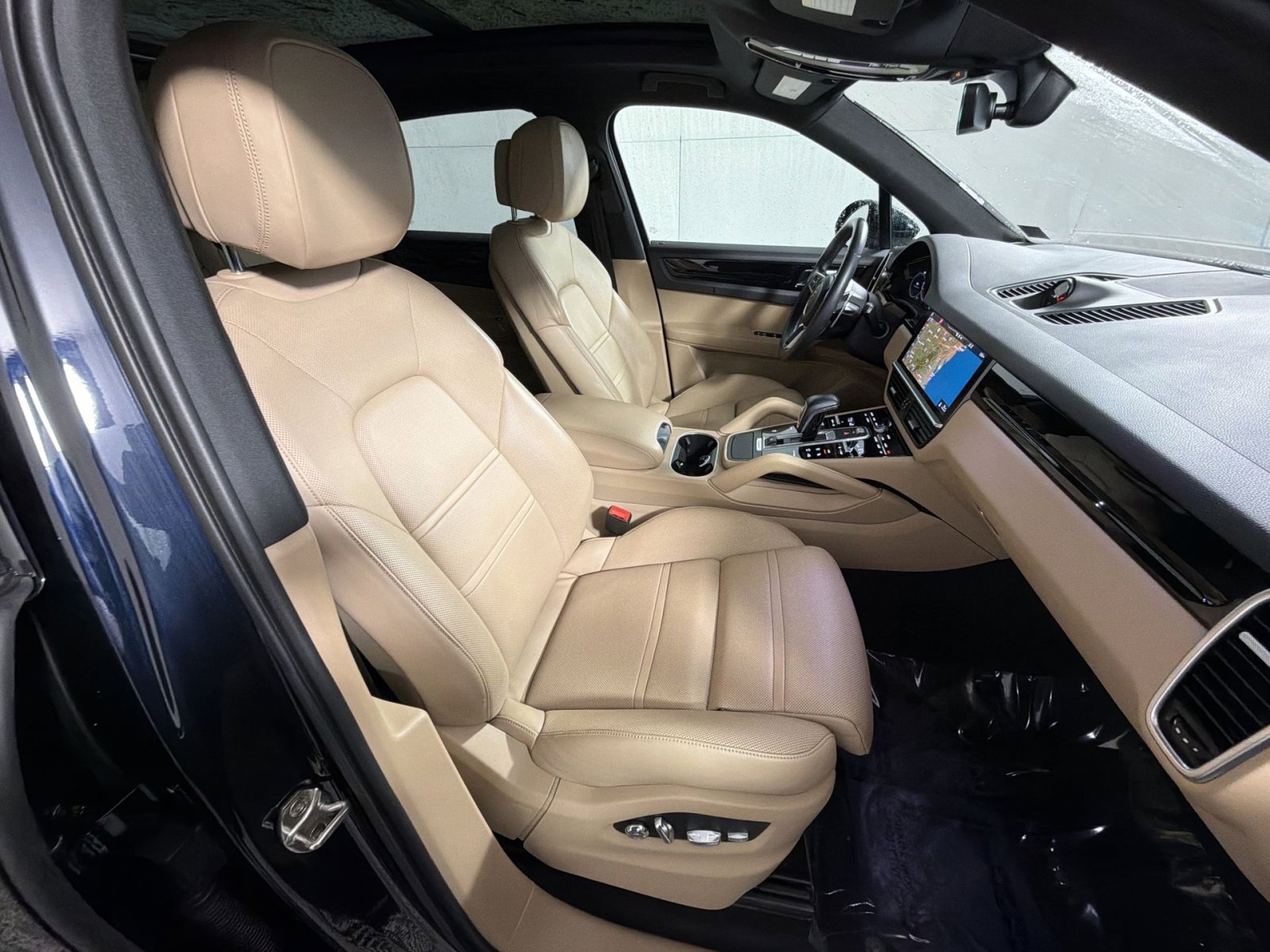 Used 2021 Porsche Cayenne image 27