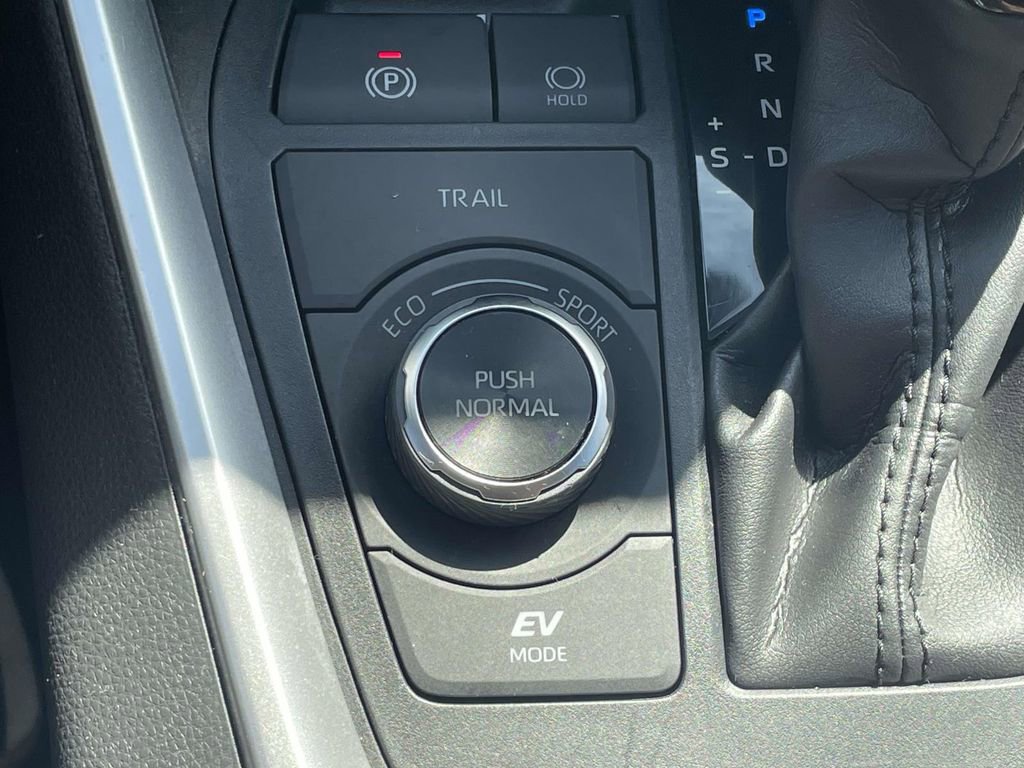 Used 2023 Toyota RAV4 SE w/ SE Grade Weather Package image 31