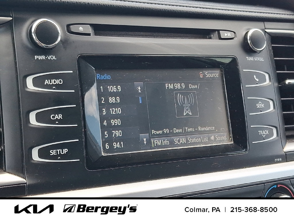 Used 2019 Toyota Highlander LE AWD/4WD image 18