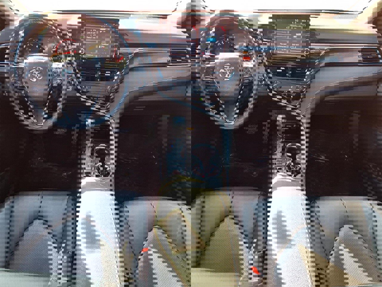 Used 2022 Toyota Camry XSE image 11