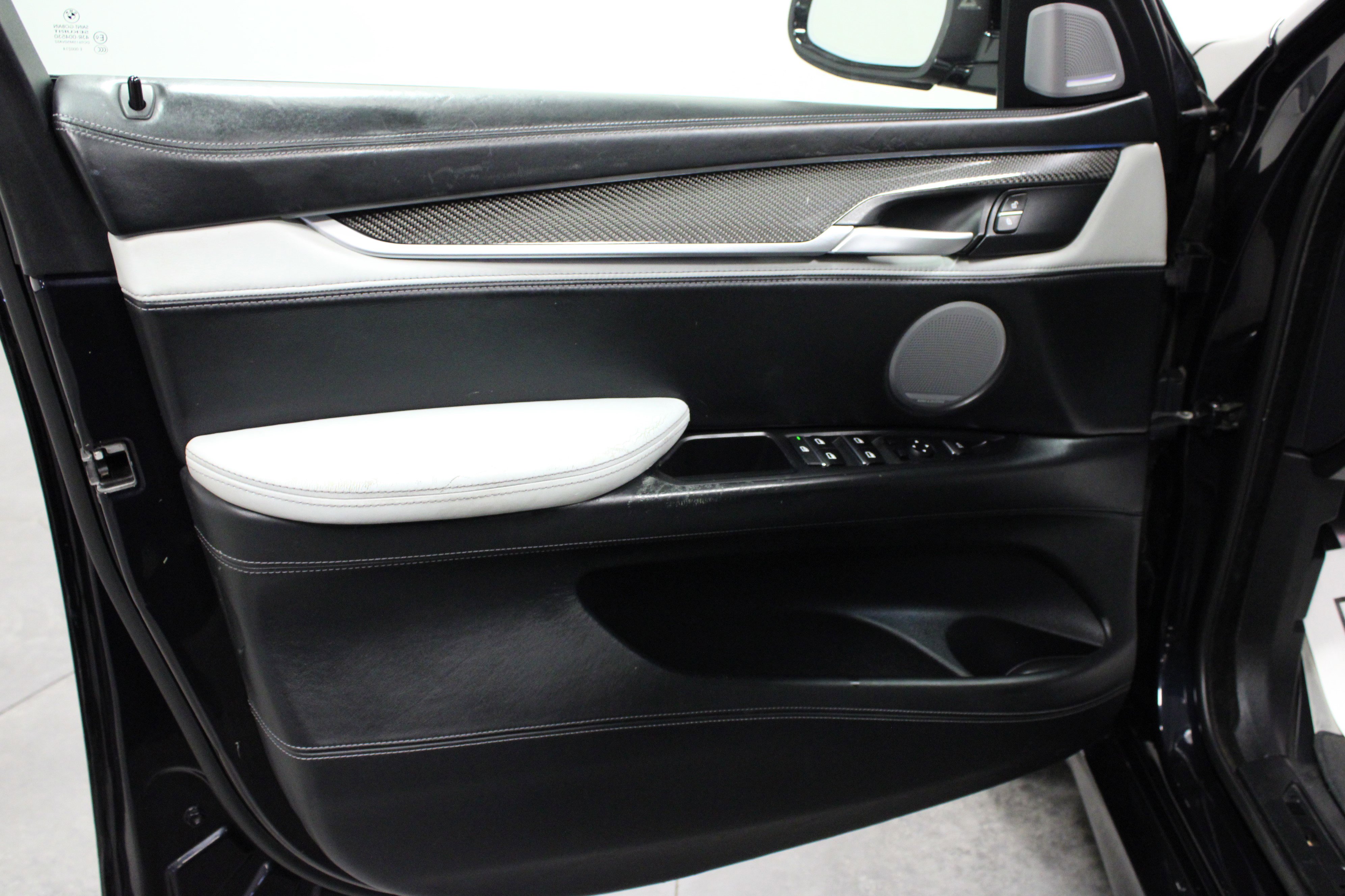 Used 2015 BMW X6 M image 11