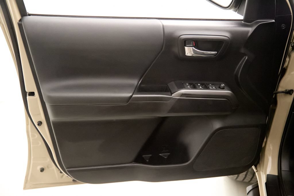 Used 2020 Toyota Tacoma TRD Sport AWD/4WD image 13
