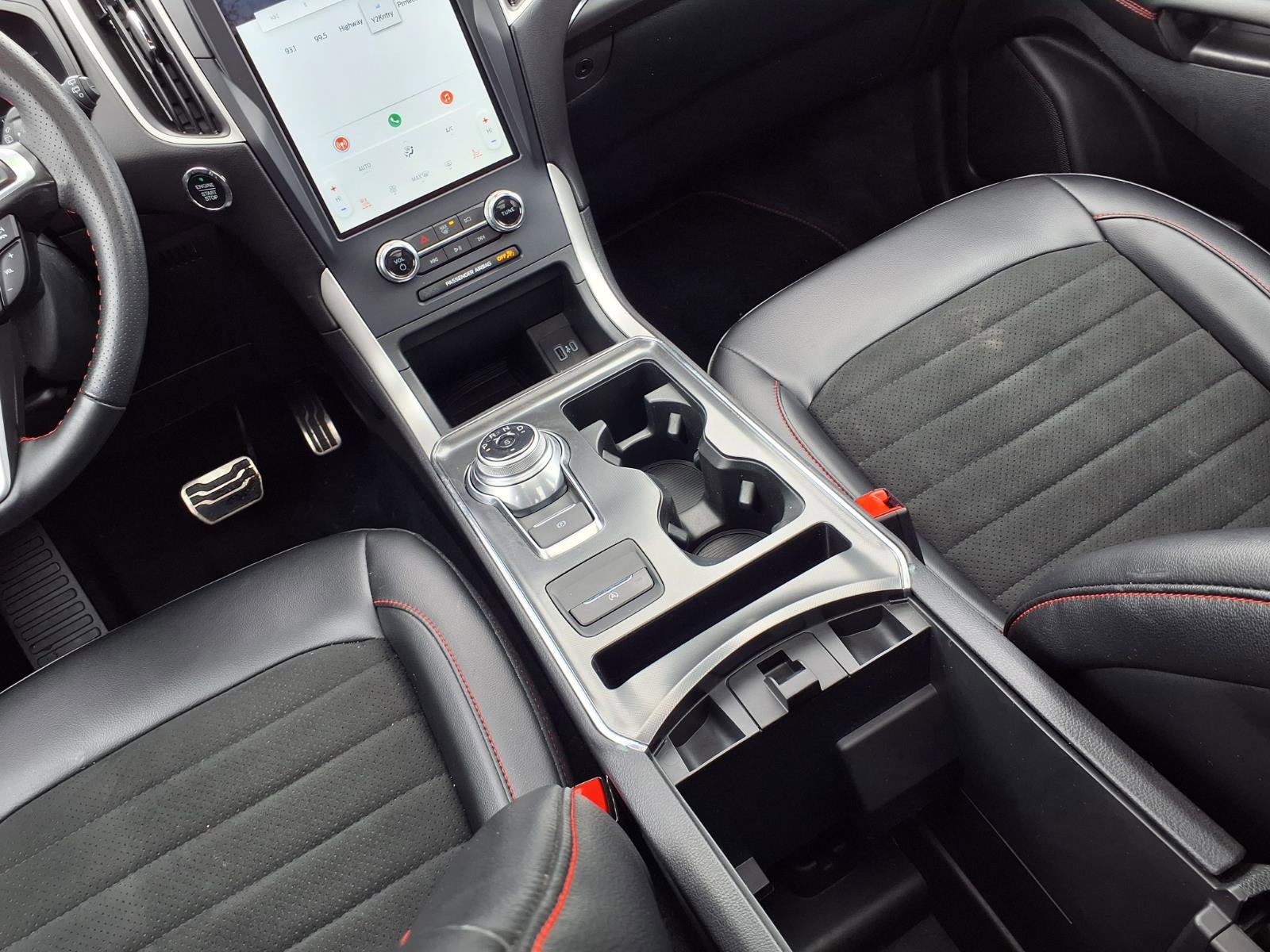 Used 2024 Ford Edge ST-Line image 11