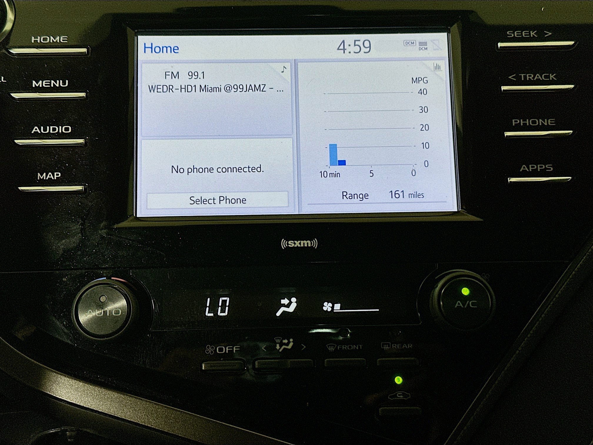 Used 2020 Toyota Camry SE FWD image 23