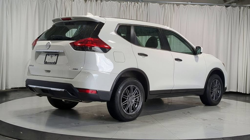 Used 2017 Nissan Rogue S AWD/4WD image 10