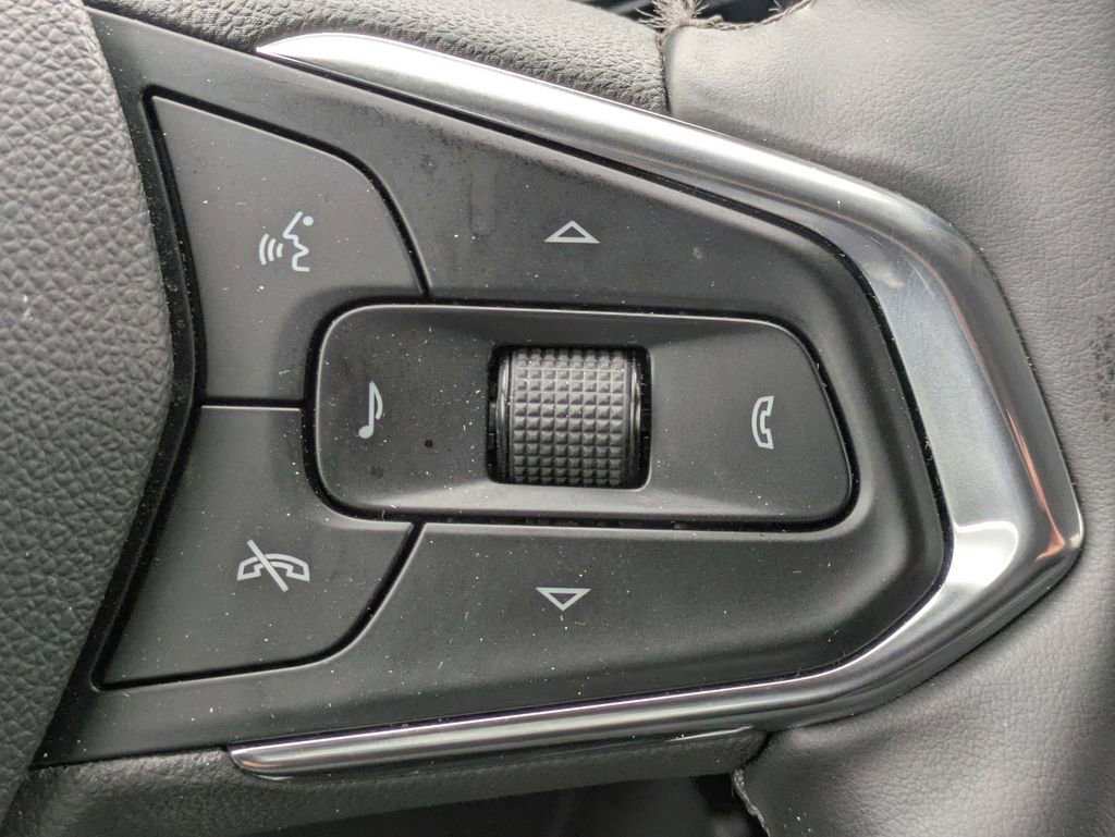 Used 2025 Chevrolet Trax LT w/ LT Convenience Package image 18