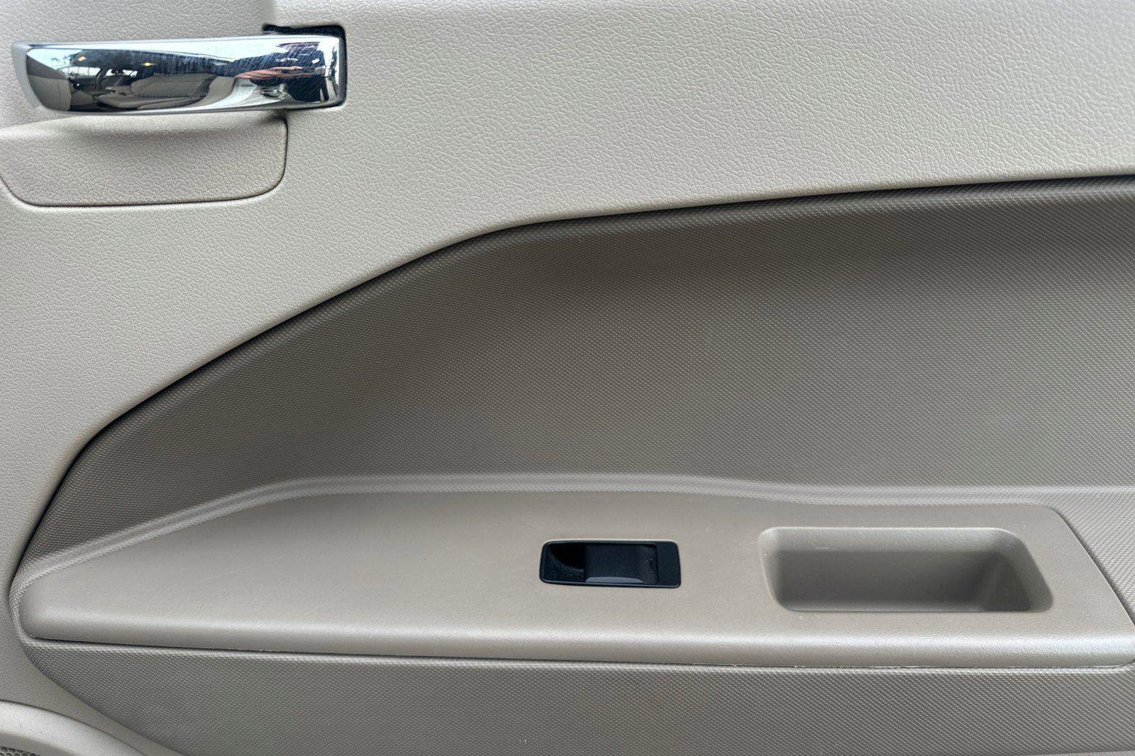 Used 2009 Dodge Caliber SXT image 18