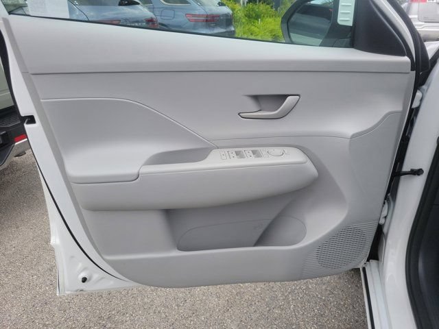 Certified 2025 Hyundai Kona Electric SEL FWD image 16