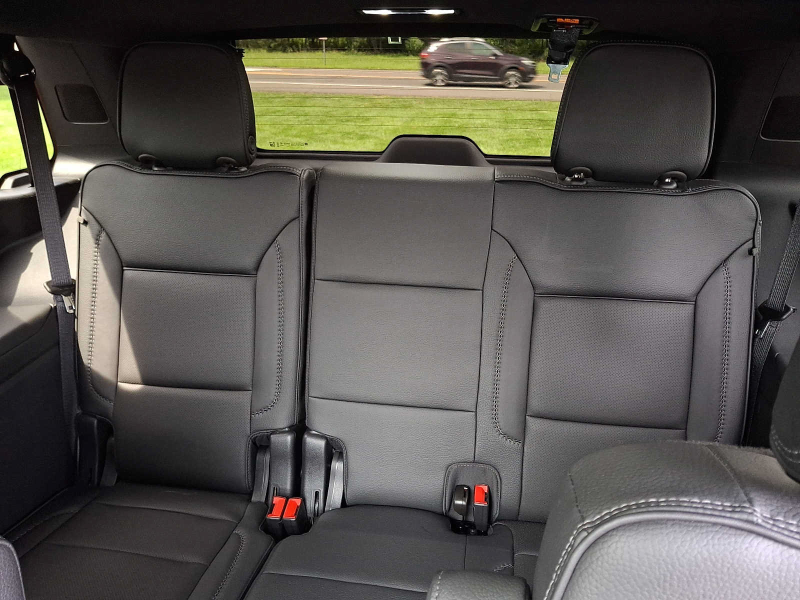 Used 2024 GMC Yukon Denali w/ Advanced Technology Package AWD/4WD image 11