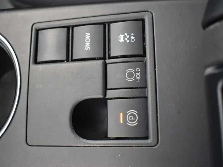 Used 2023 Toyota Highlander LE FWD image 33