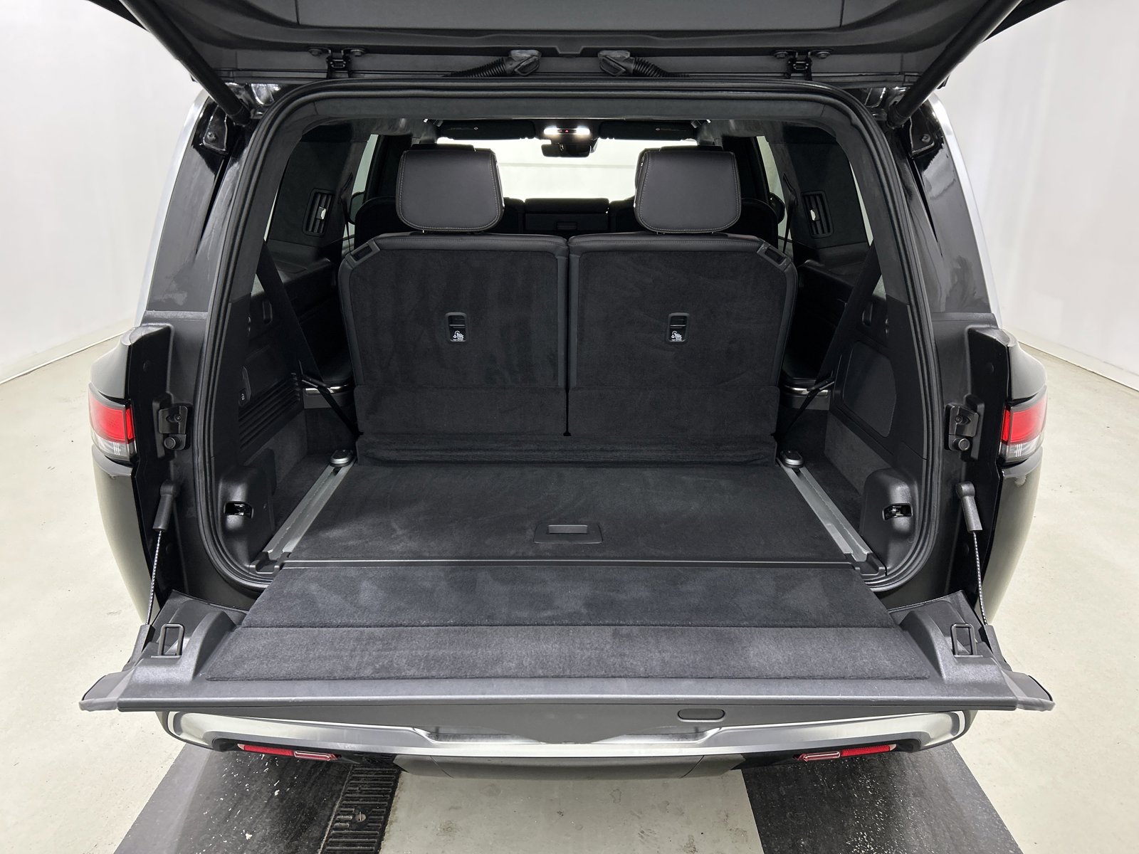 Used 2024 Rivian R1S Adventure AWD/4WD image 15