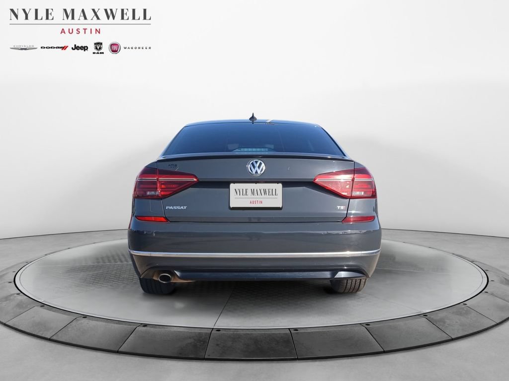 Used 2018 Volkswagen Passat 2.0T R-Line w/ R-Line Lighting Package FWD image 15