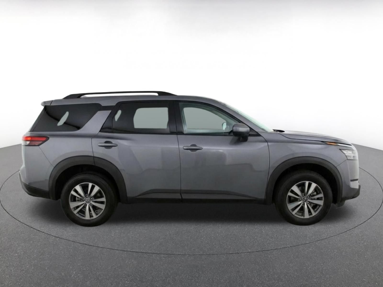 Used 2025 Nissan Pathfinder SV FWD image 18