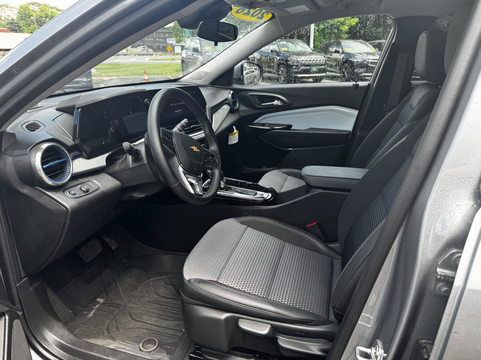 Used 2026 Chevrolet Trax LT w/ Driver Confidence Package FWD image 14