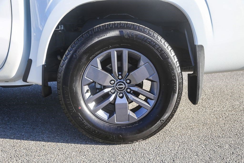 Used 2025 Nissan Frontier SV RWD image 10
