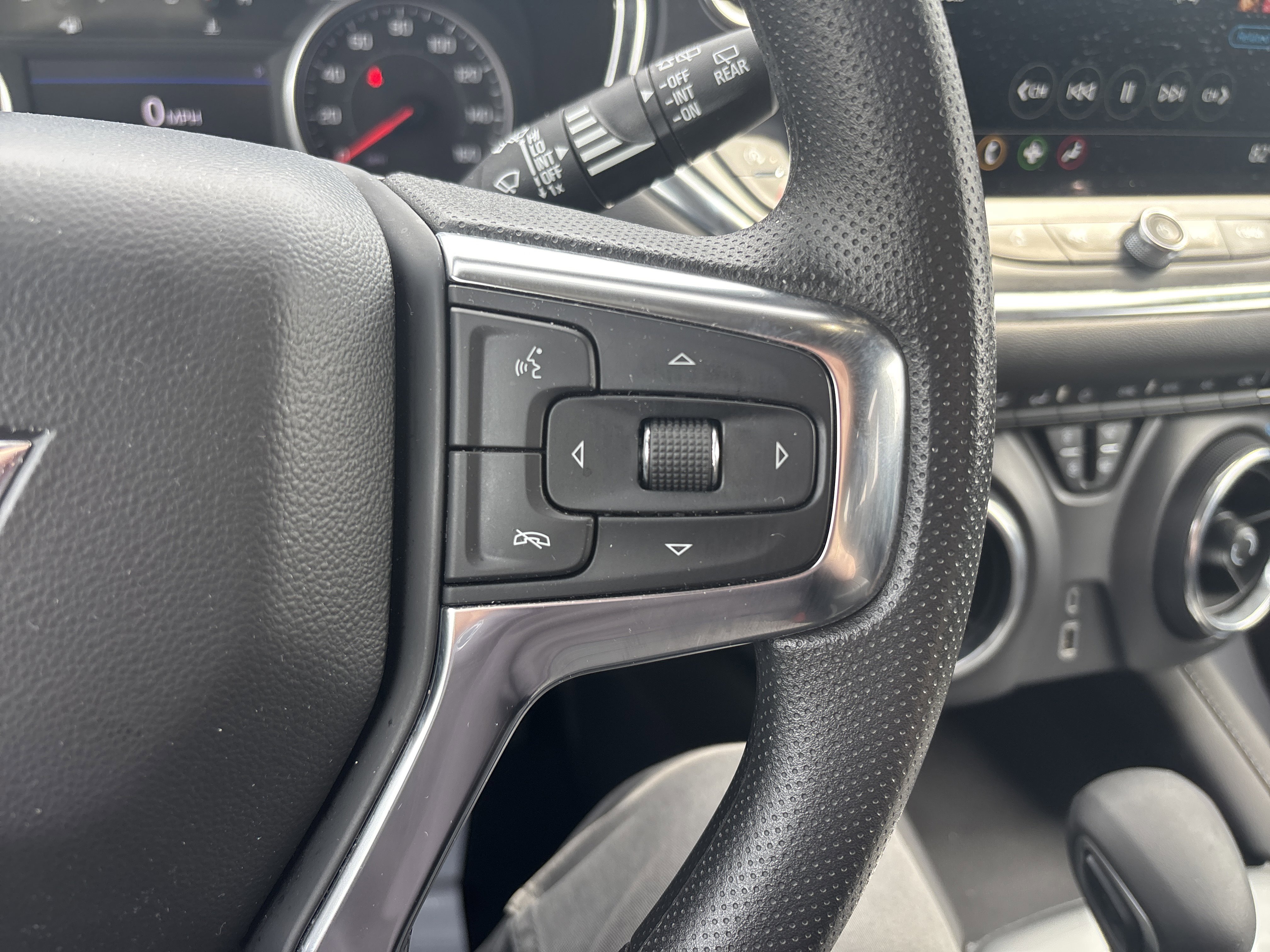 Used 2025 Chevrolet Blazer LT AWD/4WD image 19