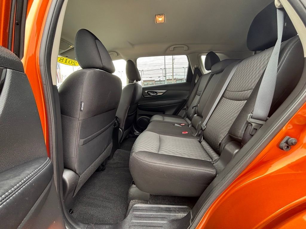Used 2018 Nissan Rogue SV image 13