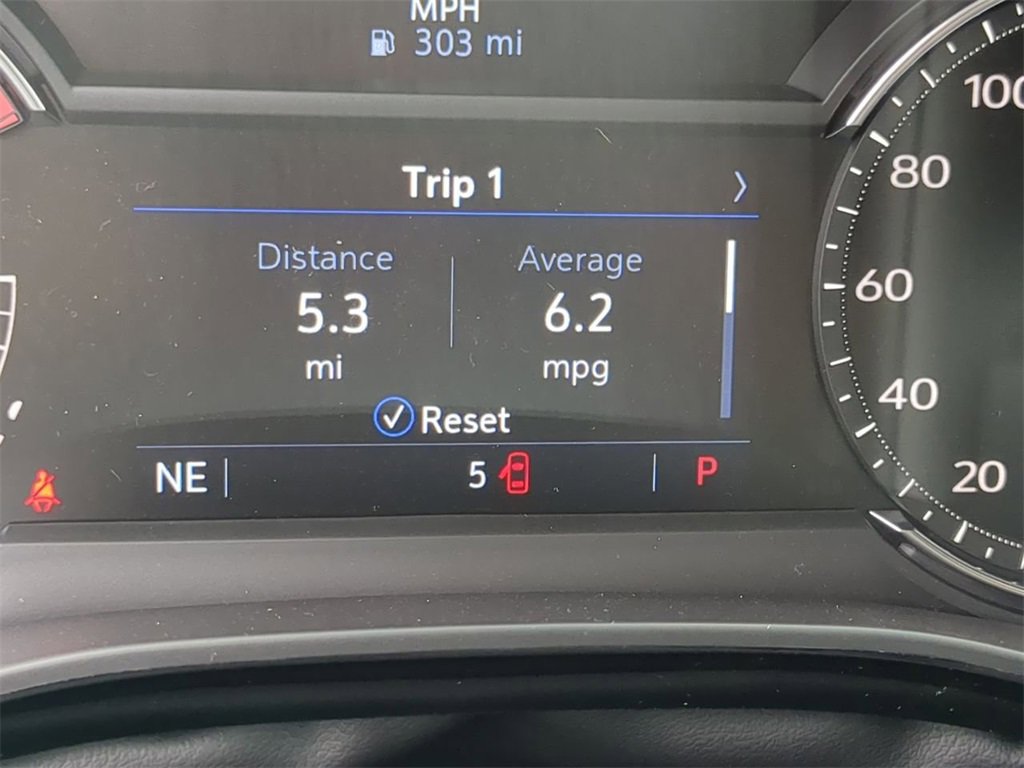 New 2025 Cadillac XT5 Luxury image 12