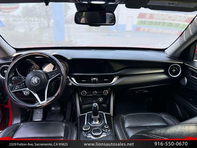 Used 2018 Alfa Romeo Stelvio AWD image 14