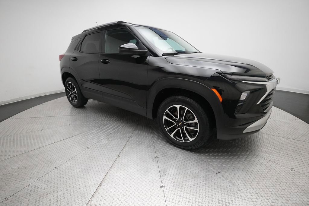Used 2025 Chevrolet TrailBlazer LT AWD/4WD image 35