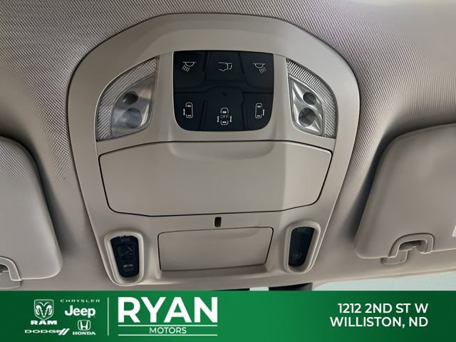 Used 2020 Chrysler Pacifica Limited image 32