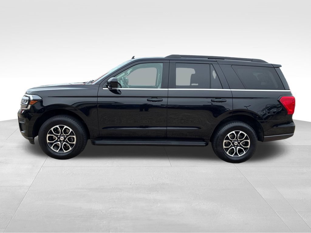 Used 2024 Ford Expedition XLT AWD/4WD image 2