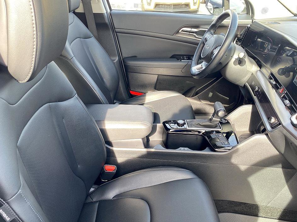 Used 2025 Kia Sportage EX image 20