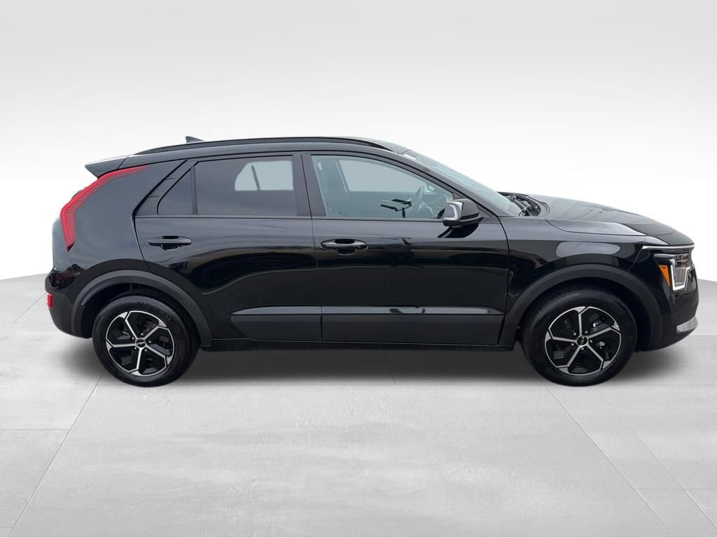 Certified 2025 Kia Niro EX image 7
