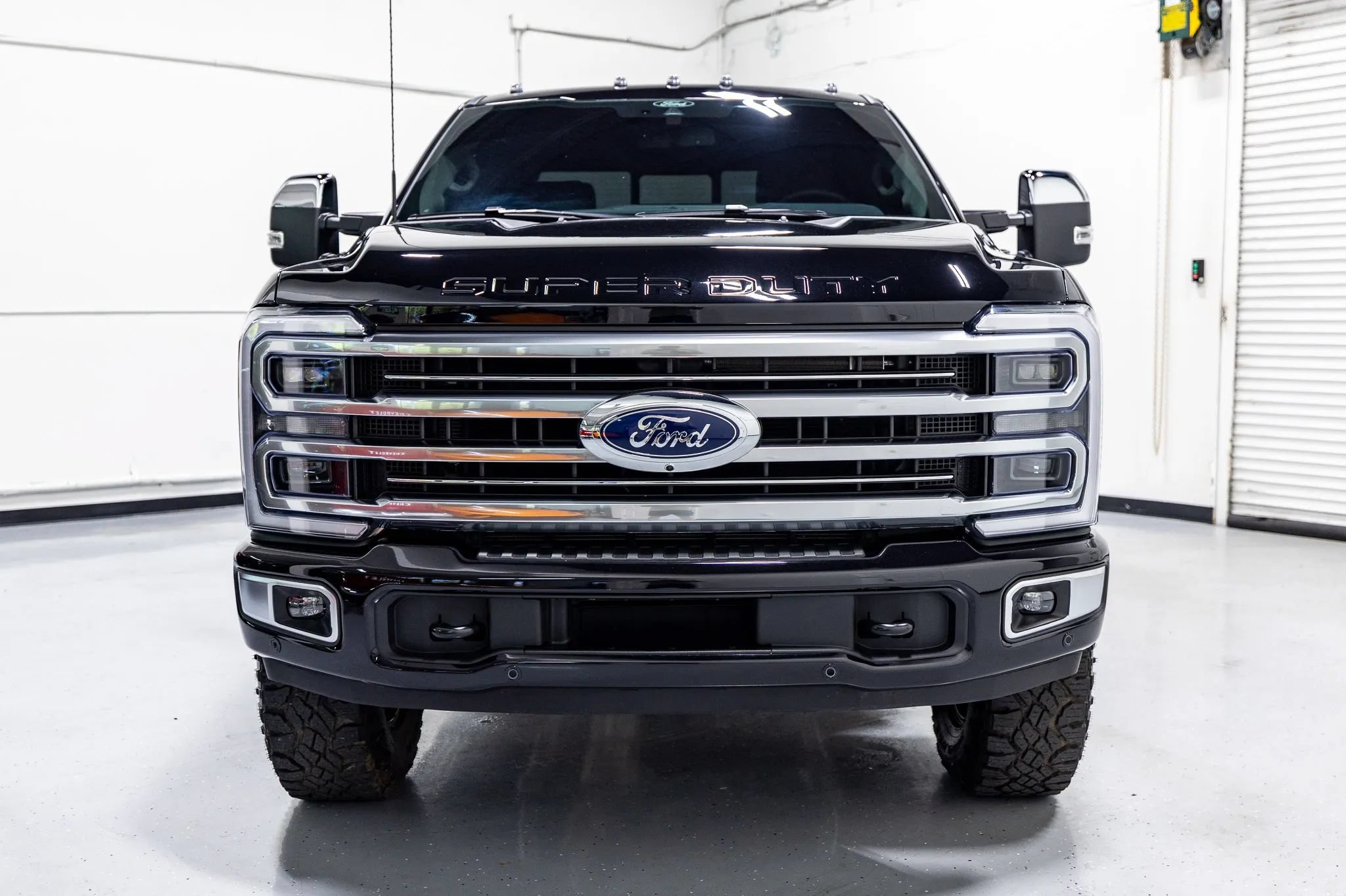 Used 2025 Ford F350 Platinum w/ Platinum Plus Package AWD/4WD image 4