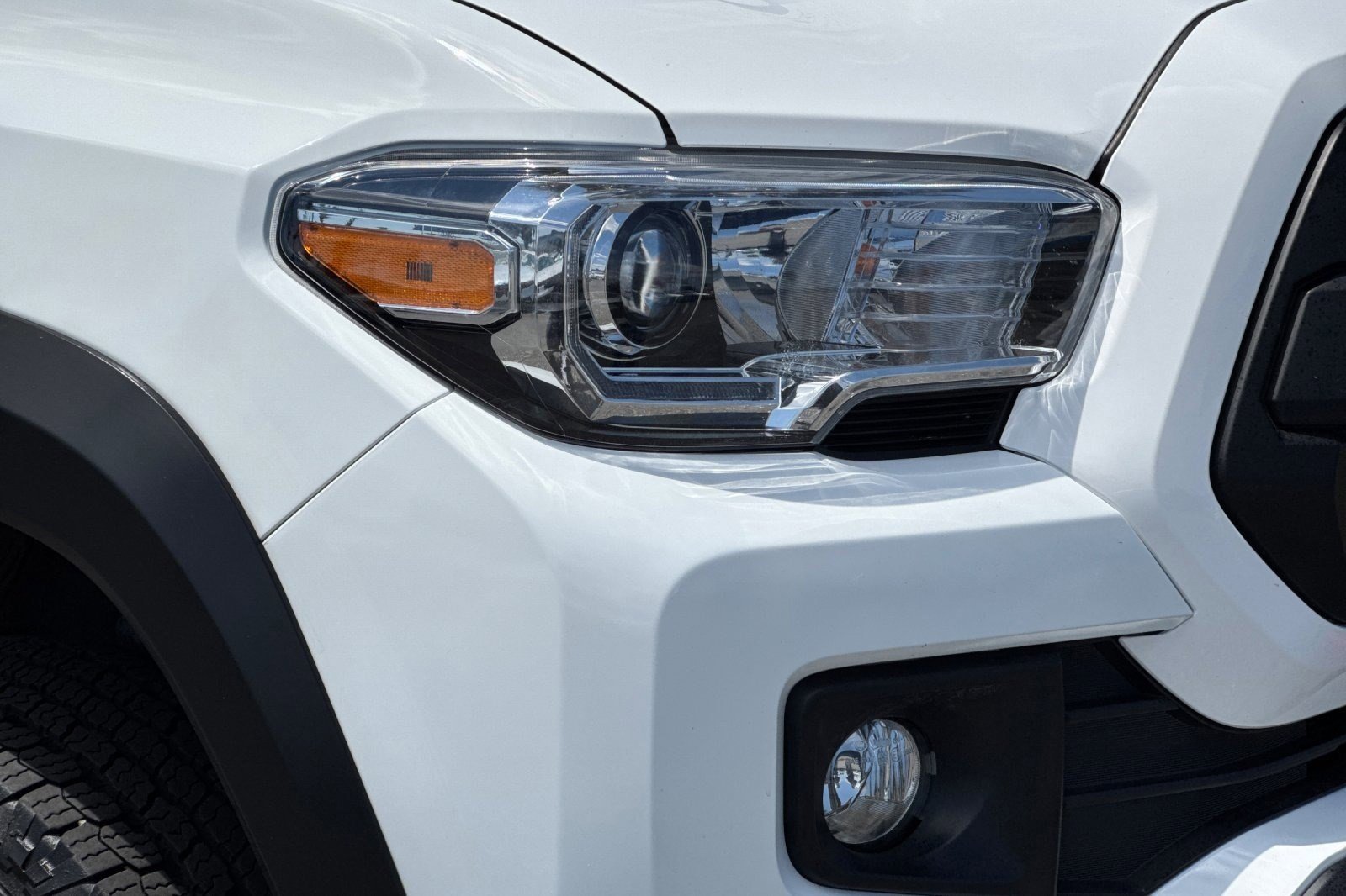 Used 2017 Toyota Tacoma TRD Off-Road w/ Tow Package (A/T) AWD/4WD image 10