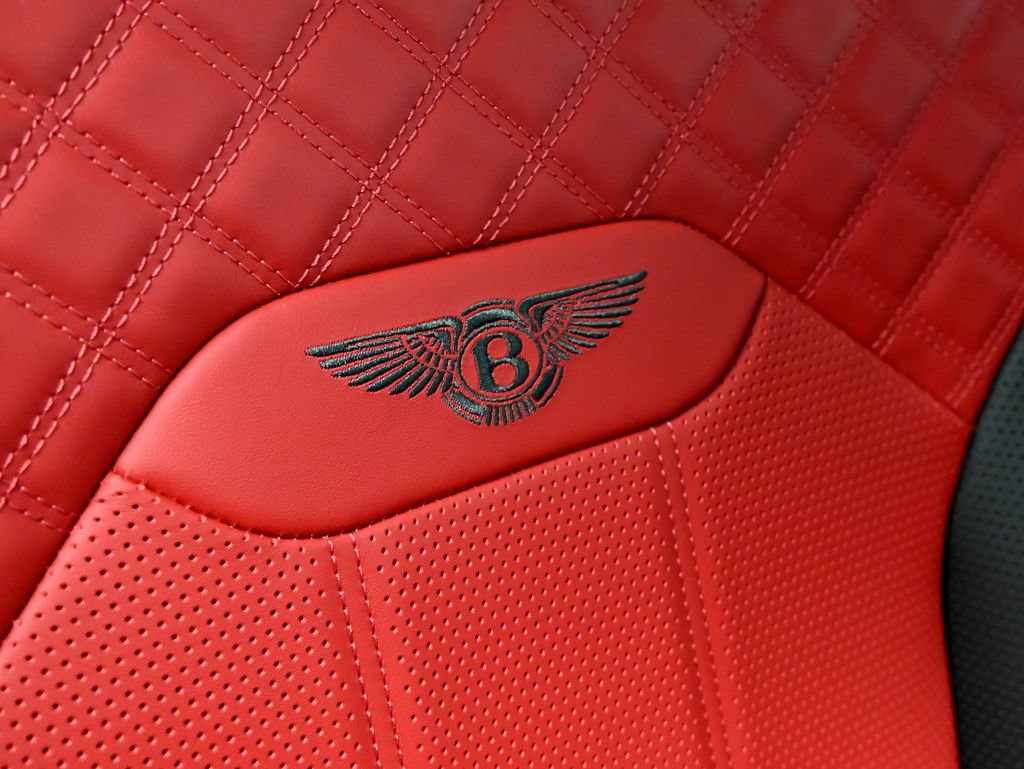 Used 2022 Bentley Bentayga AWD/4WD image 16