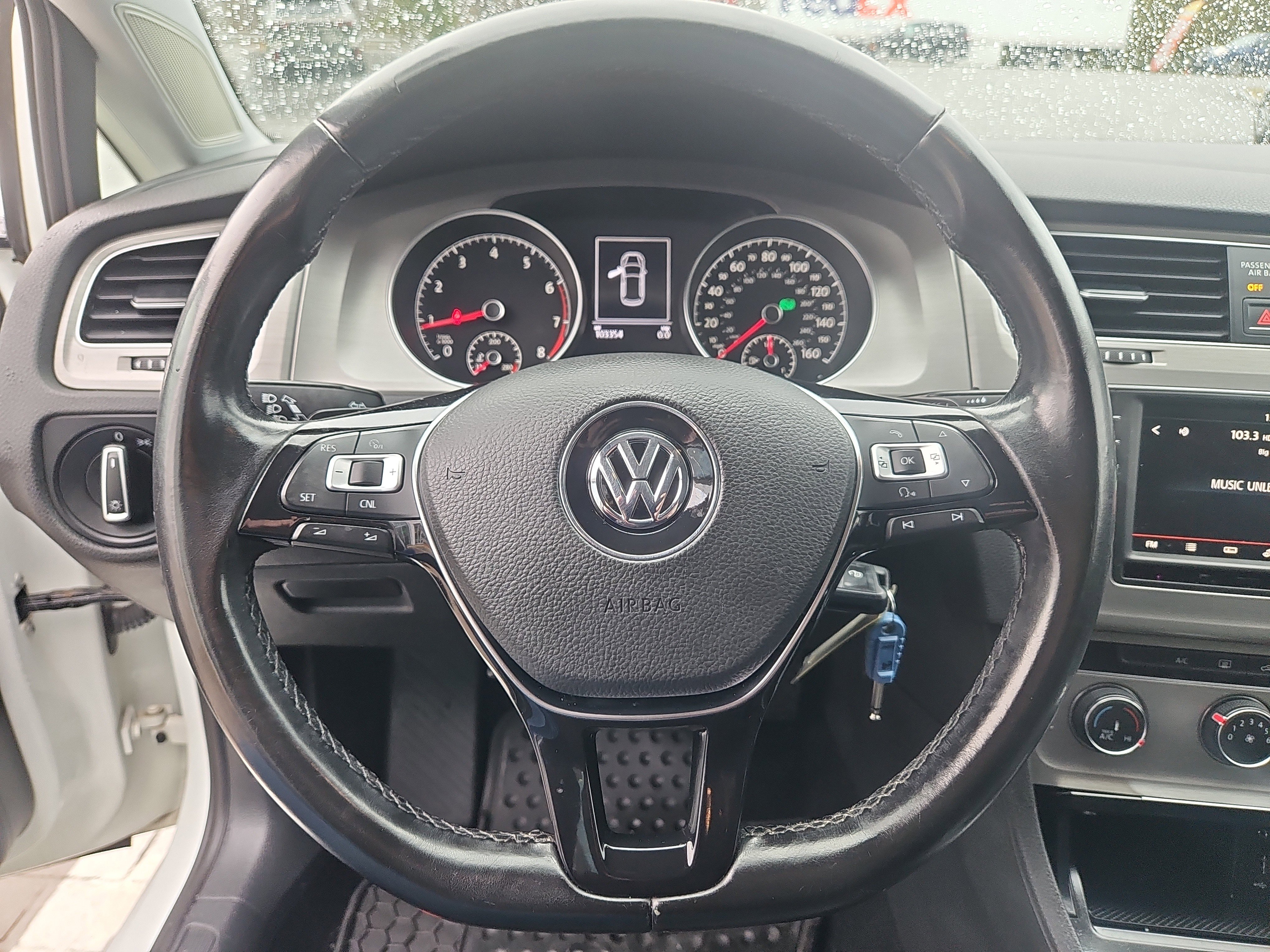 Used 2016 Volkswagen Golf S image 16