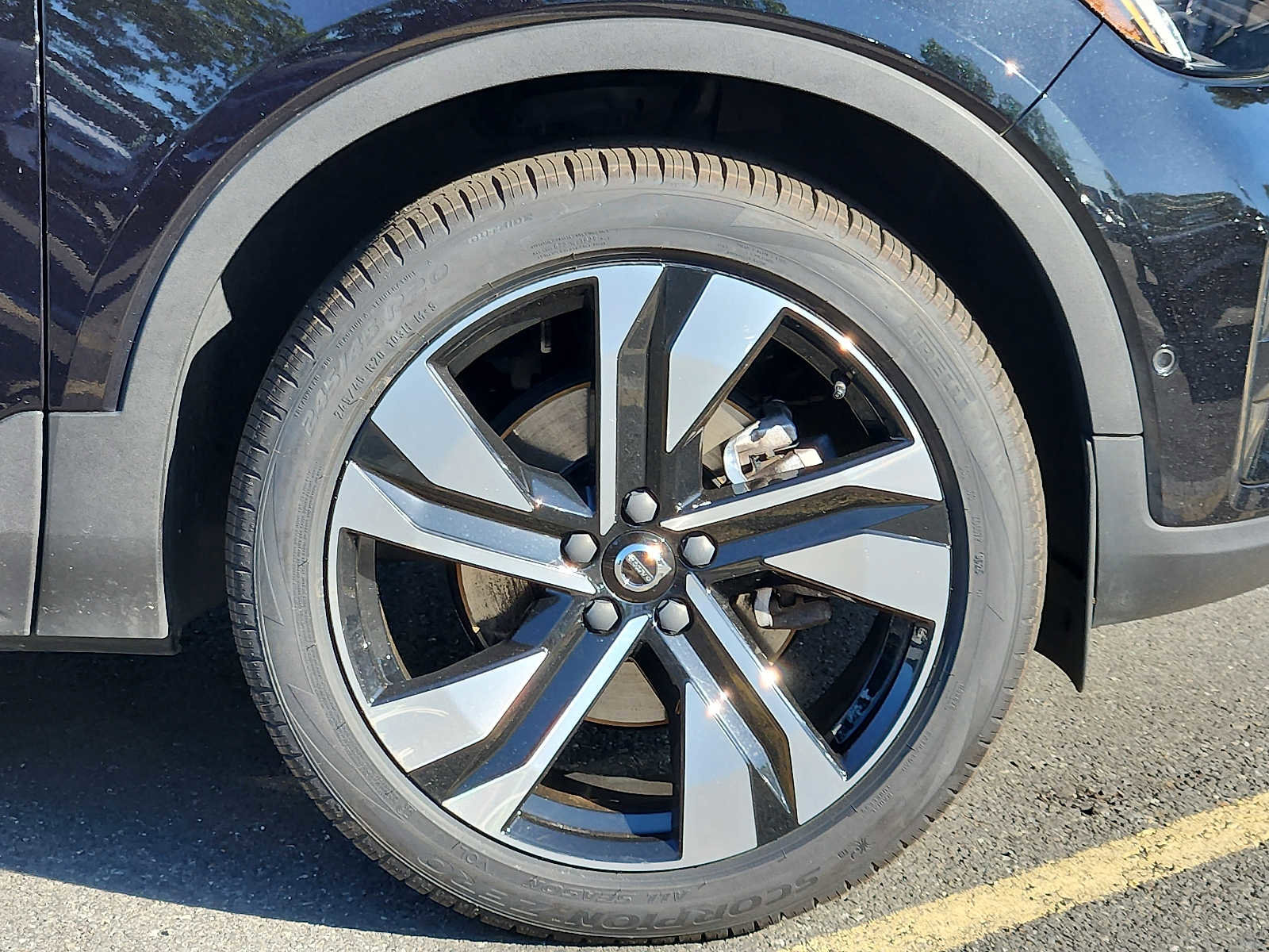 Certified 2023 Volvo XC40 B5 Plus w/ Climate Package AWD/4WD image 8