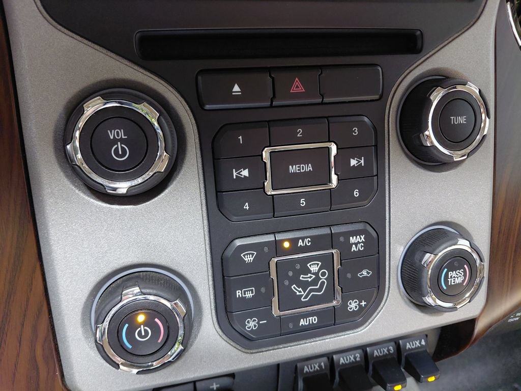 Used 2016 Ford F250 Lariat w/ Lariat Ultimate Package AWD/4WD image 35