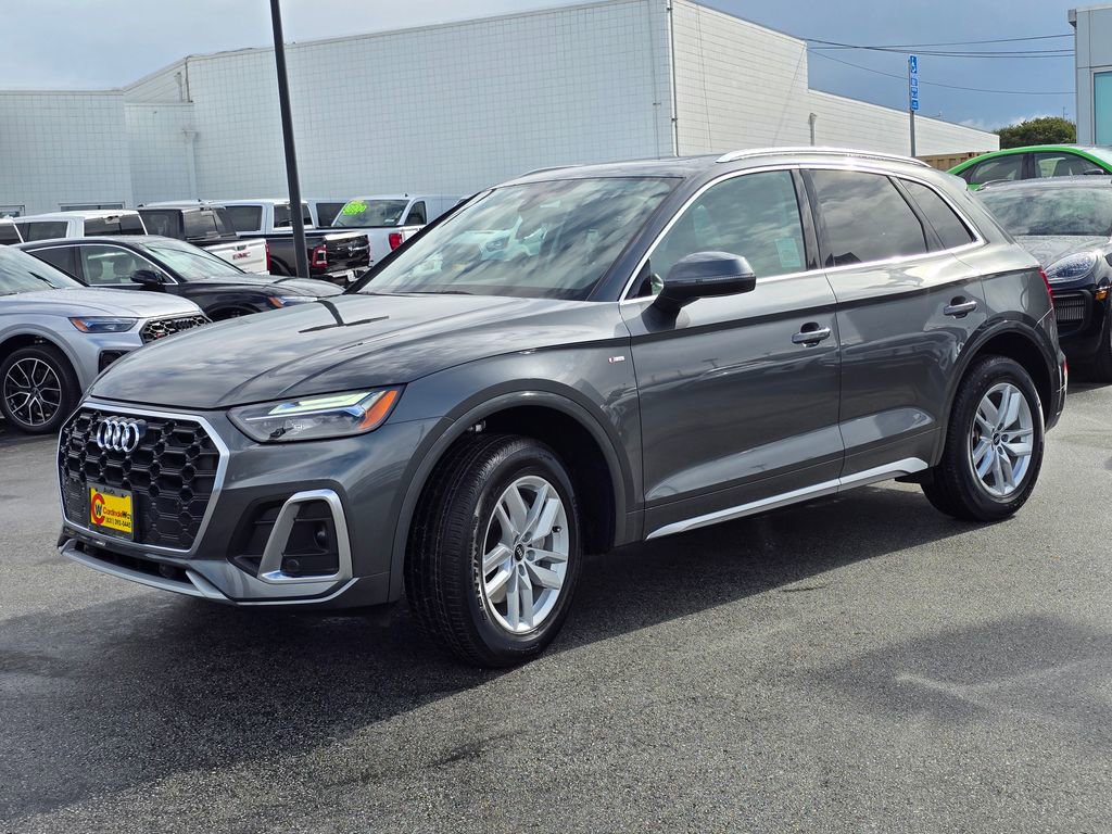 Used 2023 Audi Q5 2.0T Premium w/ Convenience Package image 2