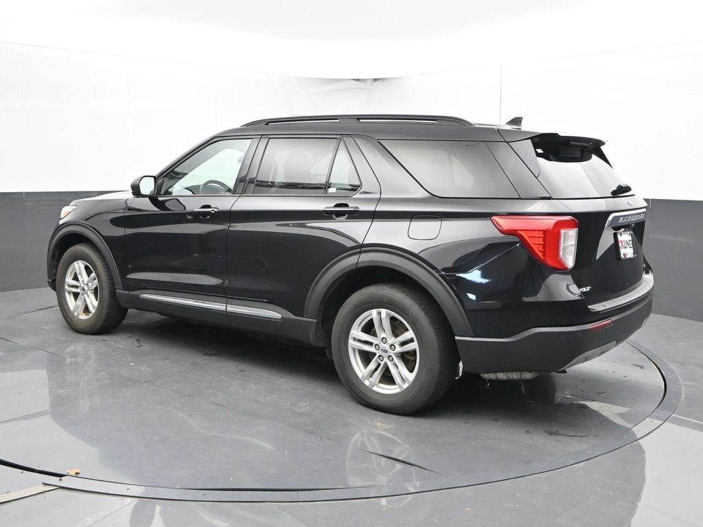 Used 2020 Ford Explorer XLT w/ Equipment Group 202A AWD/4WD image 9