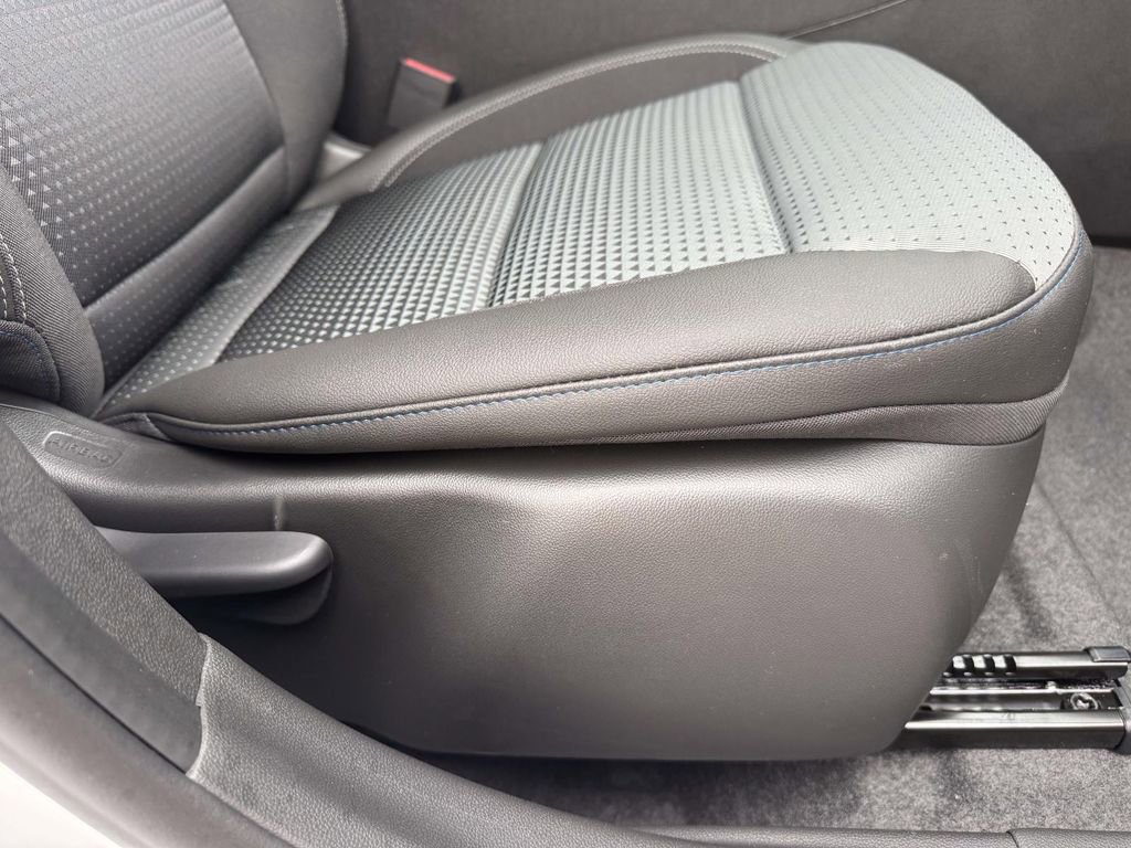 New 2026 Chevrolet Trax LT w/ Sunroof Package image 13