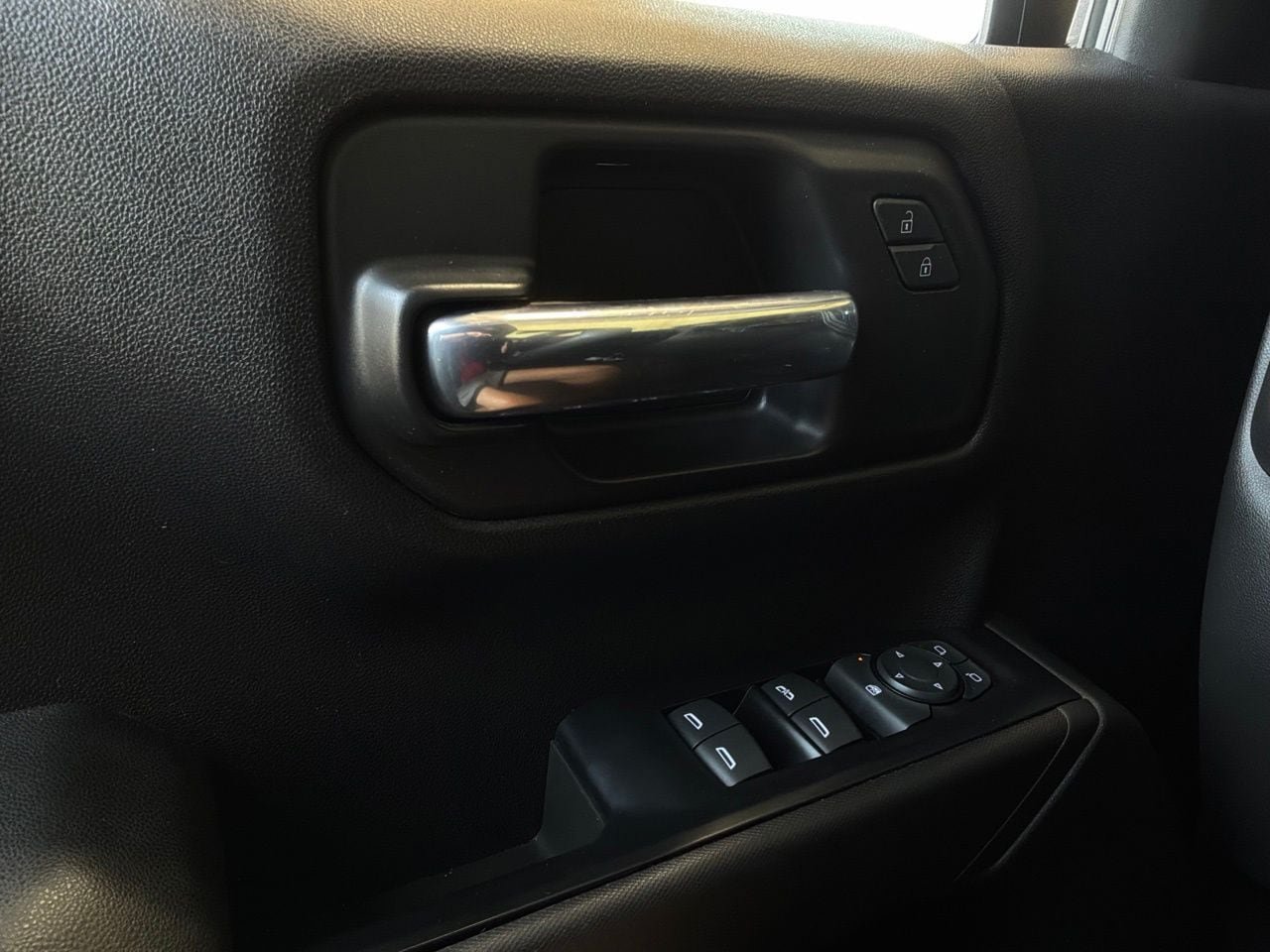 Used 2020 Chevrolet Silverado 1500 Custom w/ Custom Value Package RWD image 21