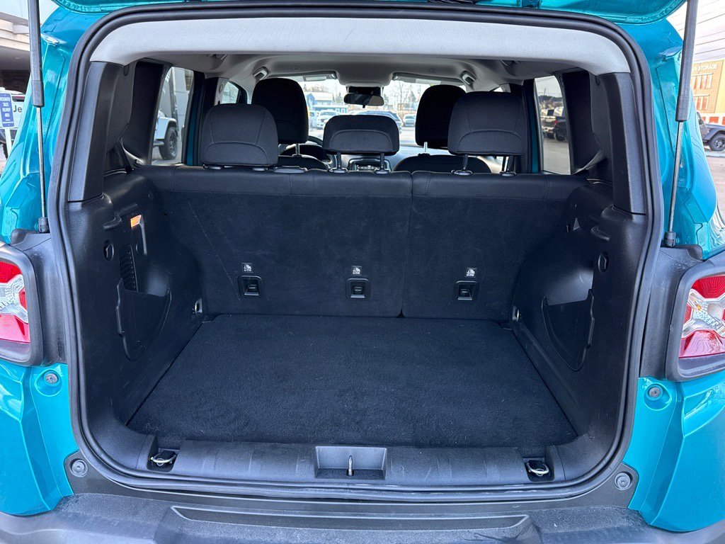 Used 2021 Jeep Renegade Latitude image 22