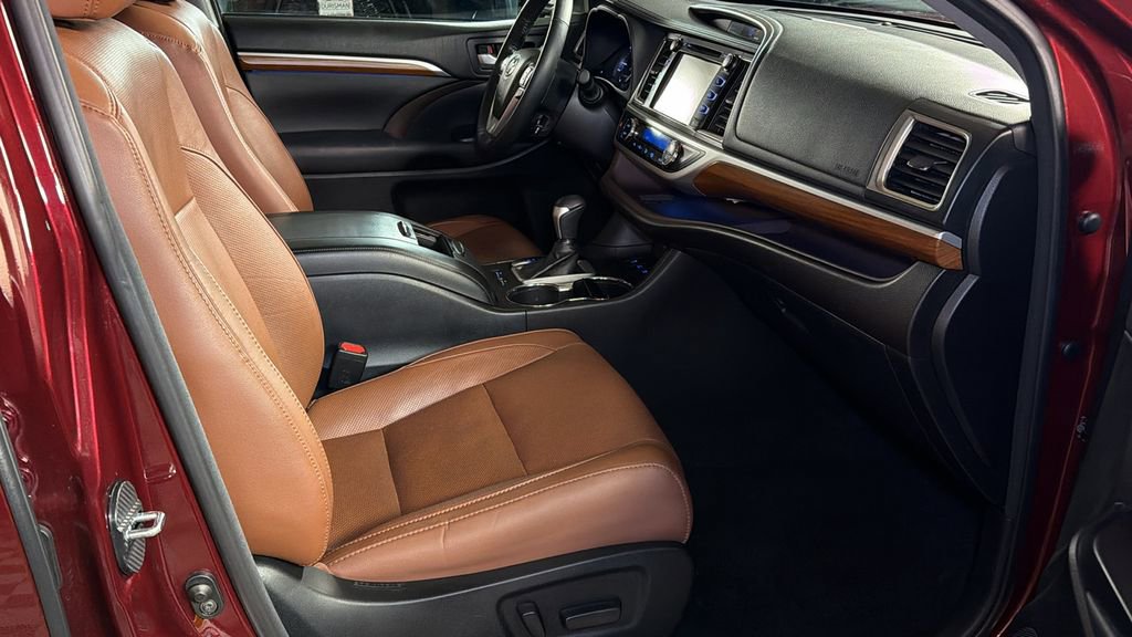 Used 2018 Toyota Highlander Limited image 10
