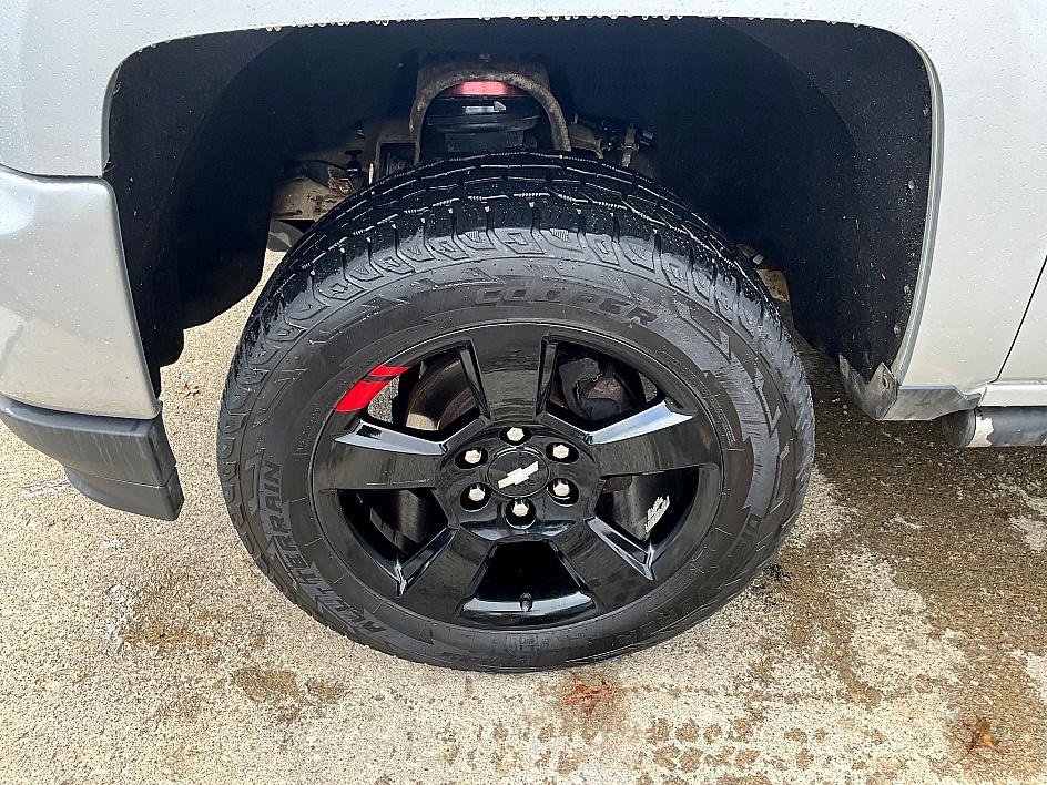 Used 2017 Chevrolet Silverado 1500 LTZ Z71 w/ Redline Edition image 11