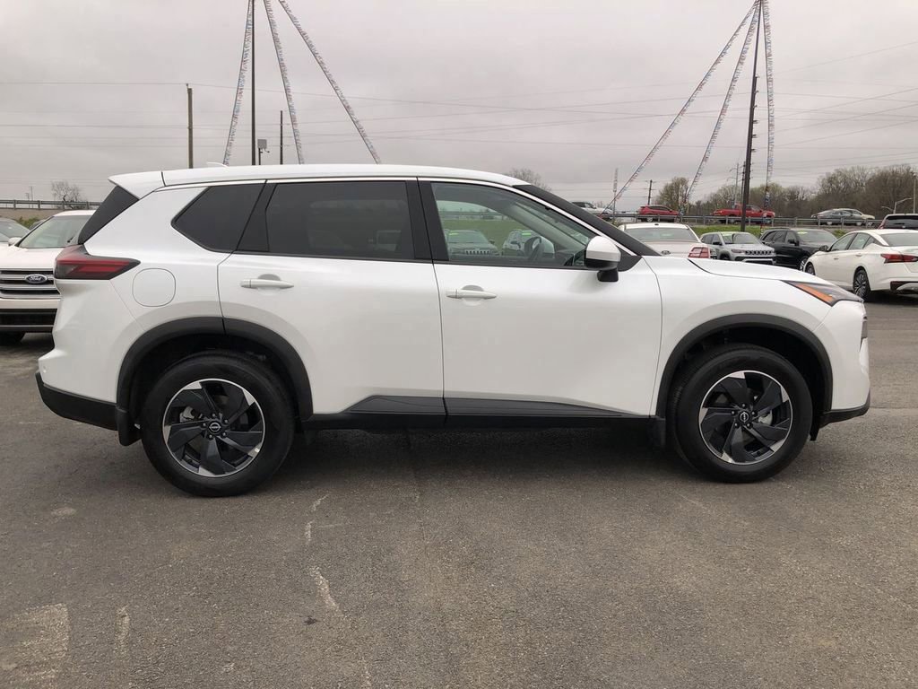 Used 2026 Nissan Rogue SV AWD/4WD image 6