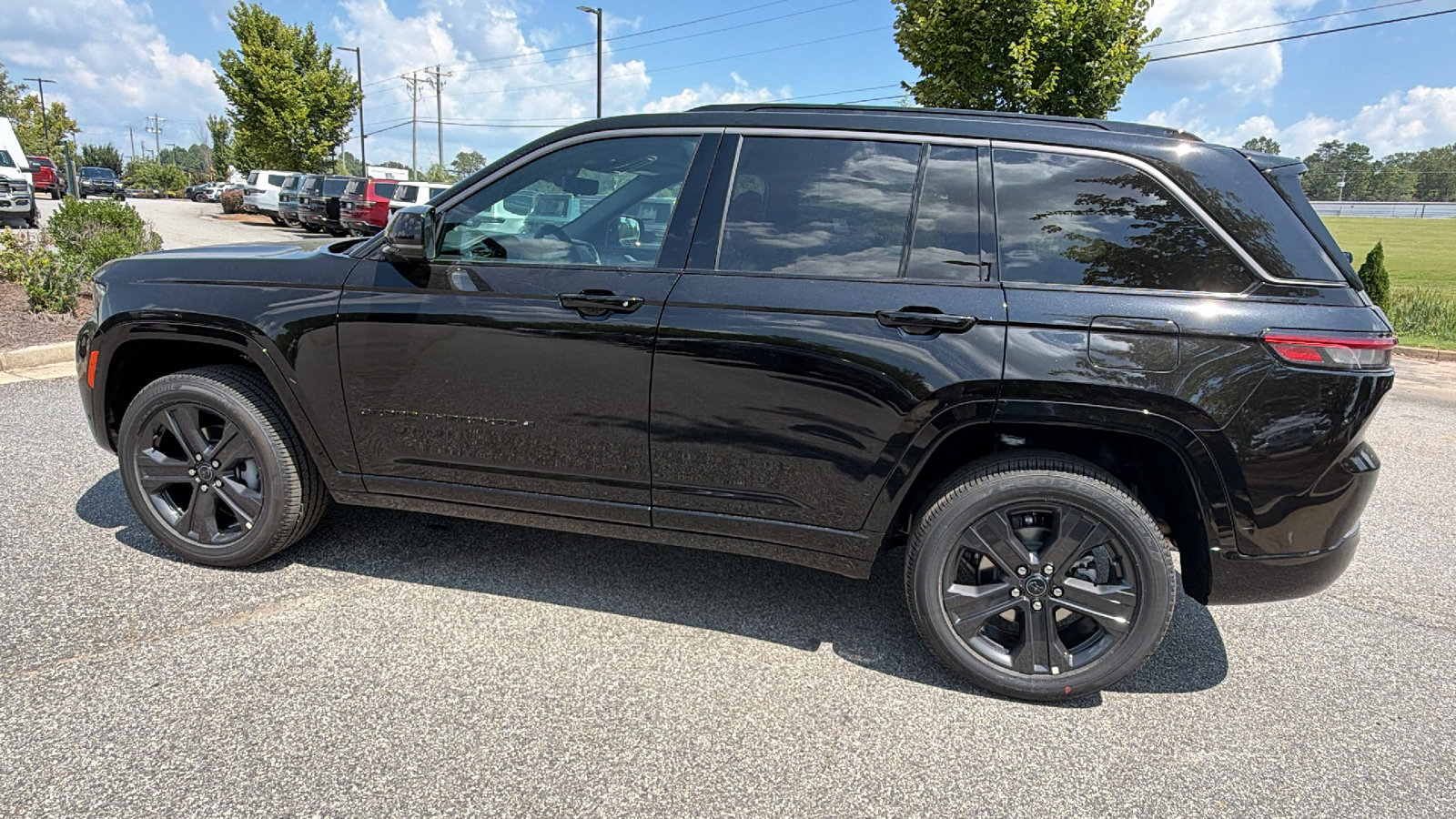 New 2027 Jeep Grand Cherokee Limited AWD/4WD image 10