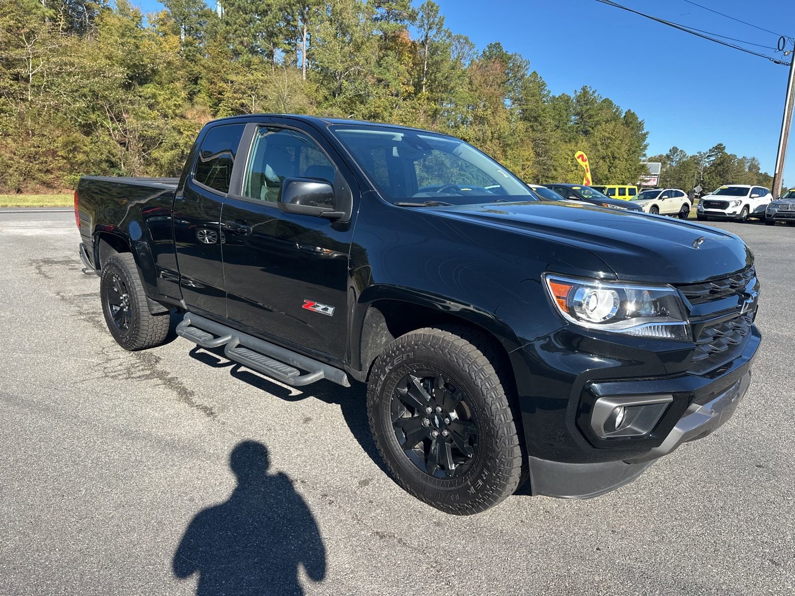Used 2021 Chevrolet Colorado Z71 w/ Z71 Midnight Edition AWD/4WD image 3